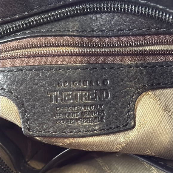 Vintage Timeless Black and Brown Leather Crossbody Bag - Picture 2 of 7